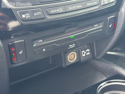 Used 2021 Honda Pilot Touring image 21