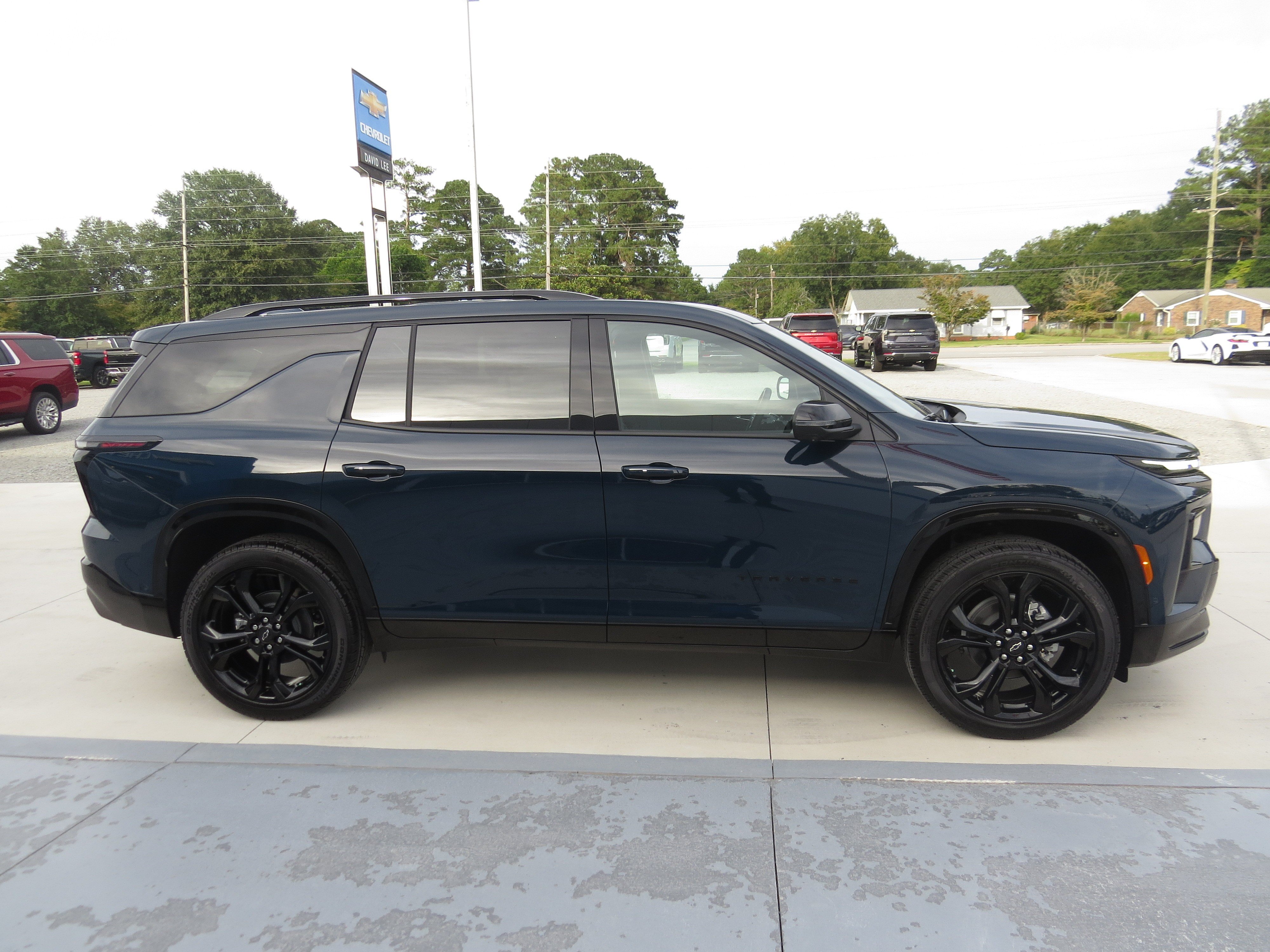 New 2027 Chevrolet Traverse RS FWD image 2