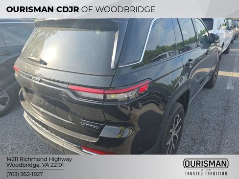 Used 2023 Jeep Grand Cherokee Limited AWD/4WD image 3