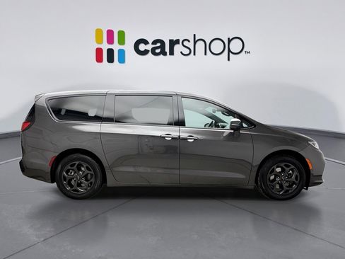 Used 2022 Chrysler Pacifica Limited w/ S Appearance Package image 6