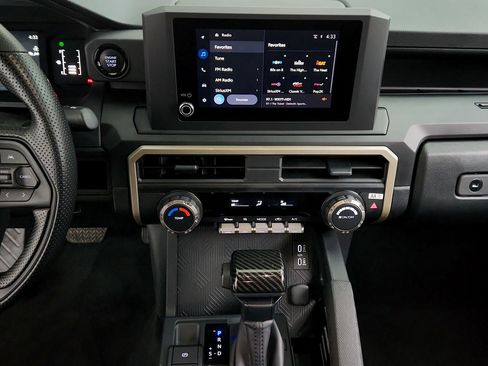 Used 2025 Toyota Tacoma SR AWD/4WD image 21