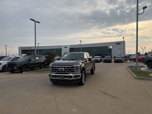 Used 2023 Ford F250 Lariat w/ Lariat Ultimate Package AWD/4WD image 27