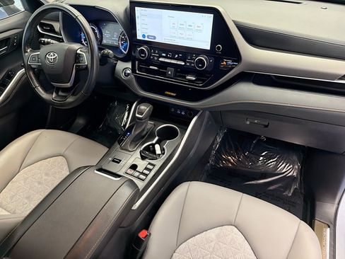 Used 2023 Toyota Highlander Bronze Edition AWD/4WD image 12
