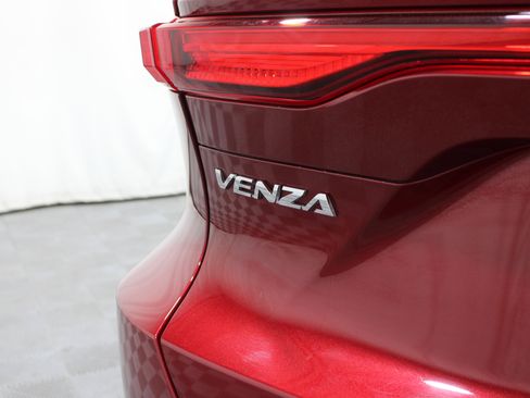 Used 2021 Toyota Venza Limited image 30