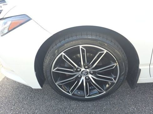Used 2019 Toyota Avalon Touring w/ Carpet Mat Package FWD image 13
