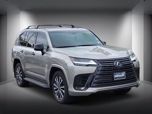 Used 2023 Lexus LX 600 4WD w/ Appearance Package image 4