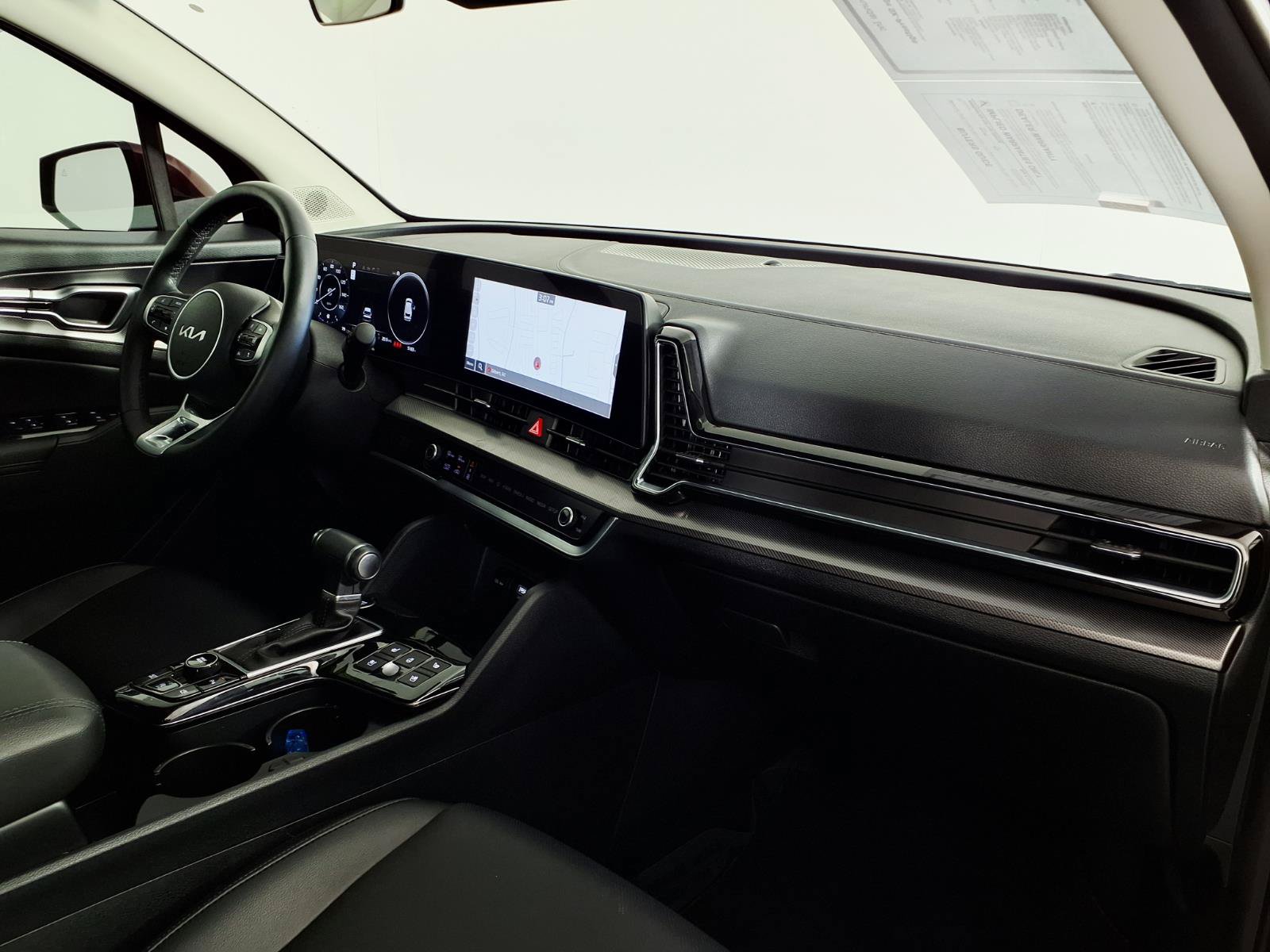 Used 2025 Kia Sportage SX FWD image 9
