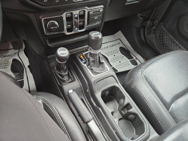 Used 2019 Jeep Wrangler Unlimited Sahara AWD/4WD image 25