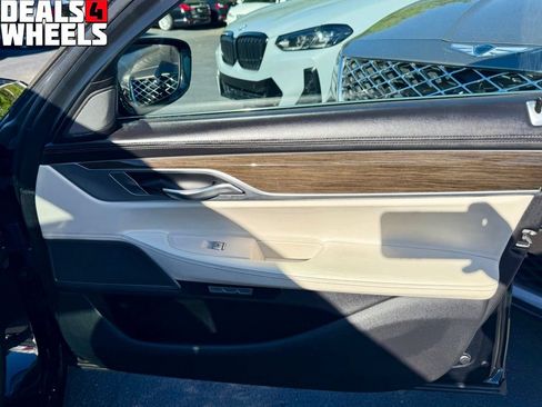 Used 2018 BMW 740i xDrive AWD/4WD image 23