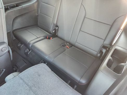 Used 2026 Chevrolet Traverse RS w/ LPO, Floor Liner Package FWD image 33
