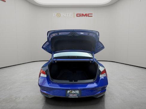 Used 2023 Hyundai Elantra SEL image 11