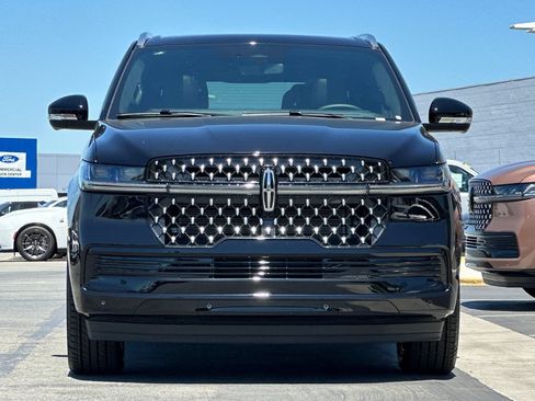 New 2026 Lincoln Navigator L Black Label AWD/4WD image 8