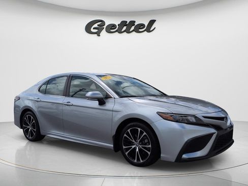 Used 2023 Toyota Camry SE w/ Convenience Package FWD image 3