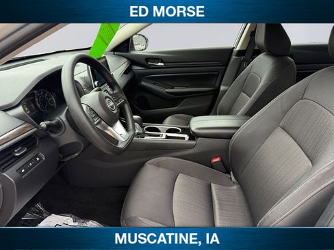 Used 2024 Nissan Altima 2.5 SV FWD image 9