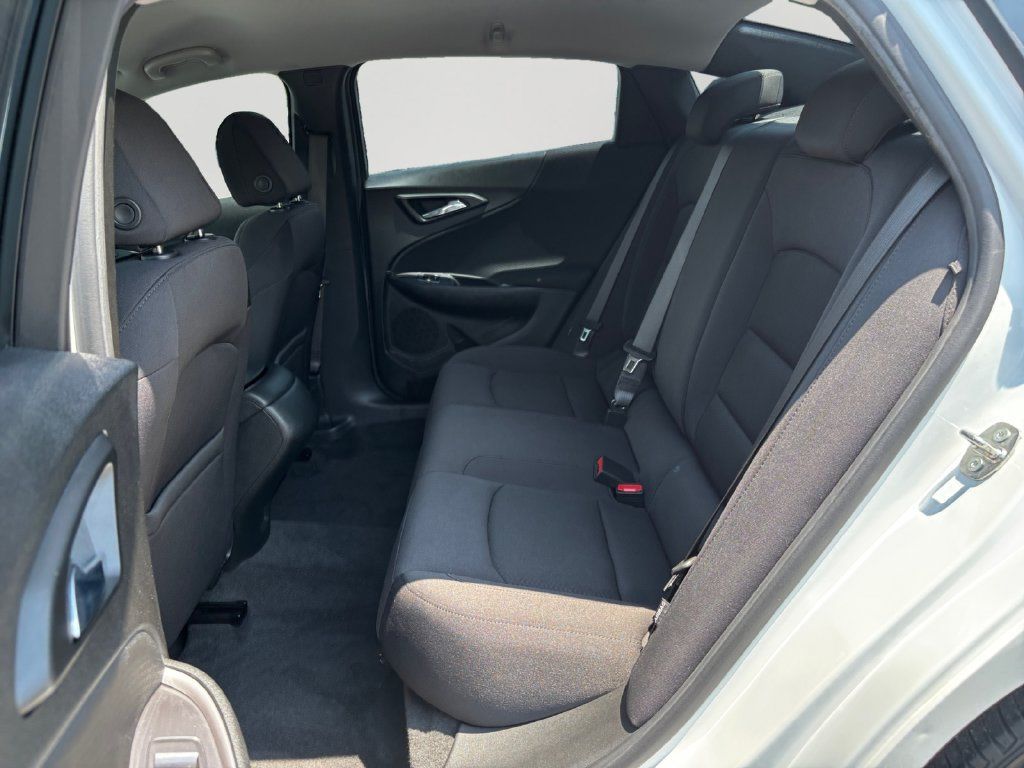 Used 2021 Chevrolet Malibu LS FWD image 15