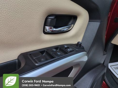 Used 2019 Nissan Titan SV AWD/4WD image 11