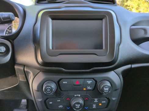 Used 2021 Jeep Renegade Latitude image 15