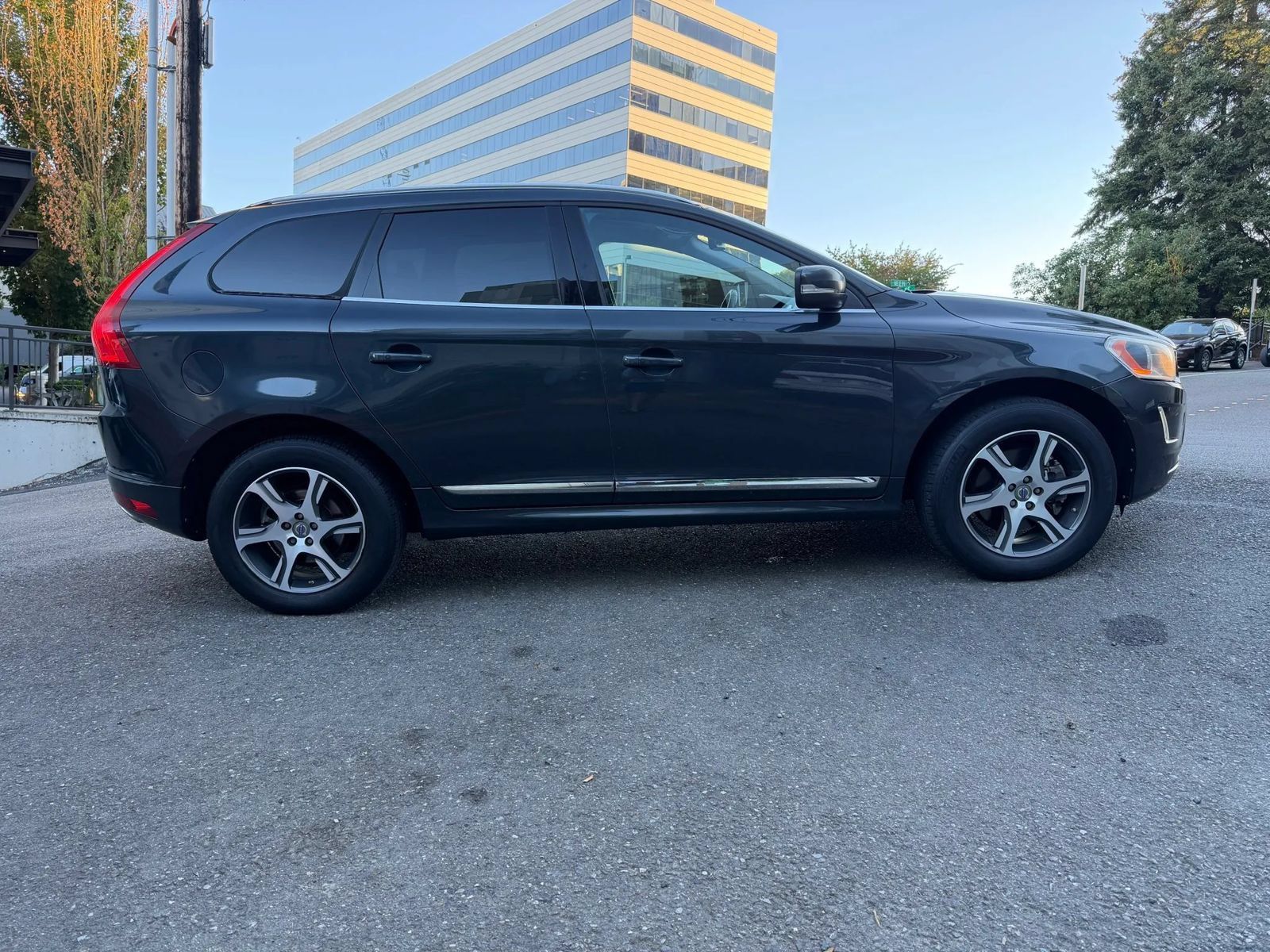 Used 2015 Volvo XC60 T6 Platinum AWD/4WD image 4