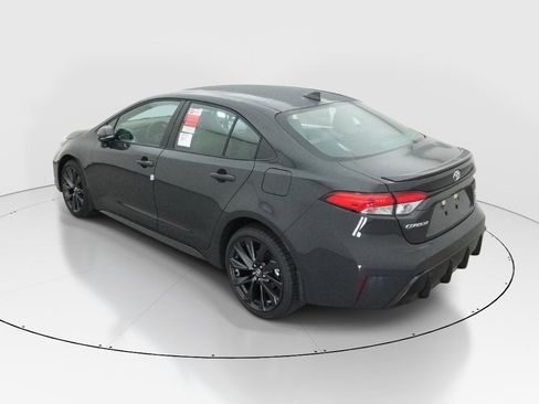 Used 2026 Toyota Corolla SE FWD image 2