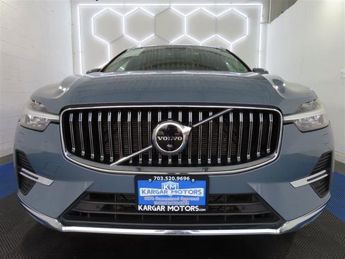 Used 2023 Volvo XC60 B5 Plus image 2