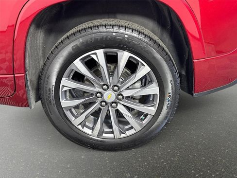 Used 2023 Chevrolet Traverse Premier FWD image 34