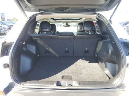 Used 2019 Jeep Cherokee Limited image 34