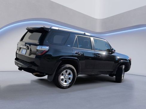 Used 2017 Toyota 4Runner SR5 Premium RWD image 4