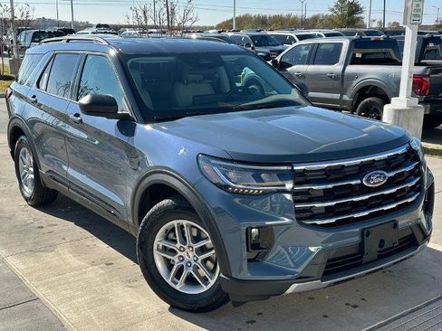 New 2026 Ford Explorer Active w/ Active Comfort Package RWD image 3