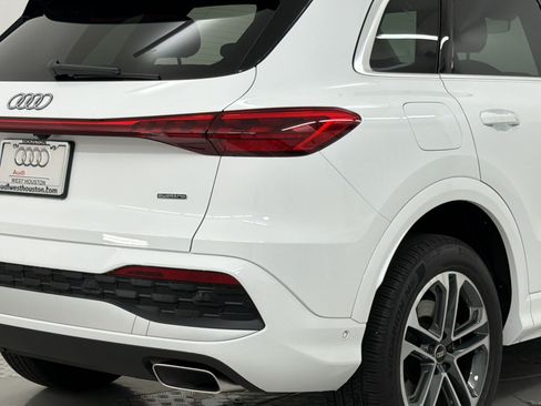 Certified 2025 Audi Q5 Premium w/ Convenience Package AWD/4WD image 13