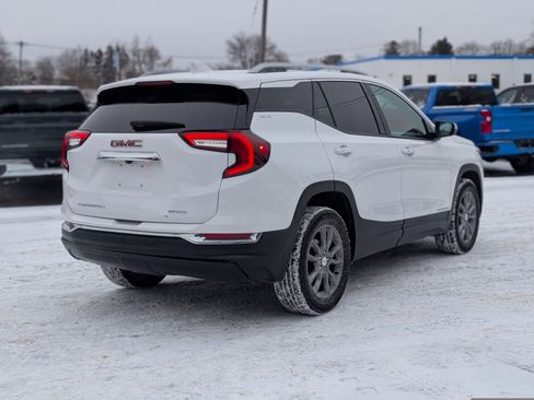 Used 2024 GMC Terrain SLT image 9