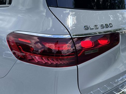 Certified 2024 Mercedes-Benz GLS 580 4MATIC image 11