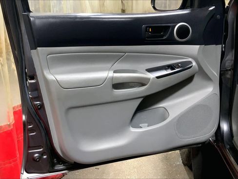 Used 2013 Toyota Tacoma 4x4 Access Cab w/ SR5 Pkg image 22