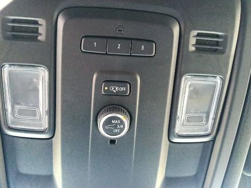 Used 2024 GMC Yukon XL SLT image 26