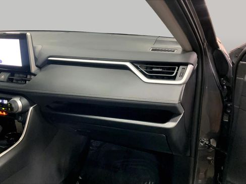 Used 2025 Toyota RAV4 XLE AWD/4WD image 19