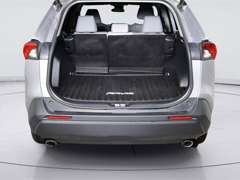 Used 2020 Toyota RAV4 XLE Premium FWD image 11