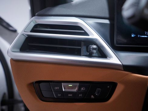 Used 2025 BMW 330i 330i w/ M Sport Package image 19