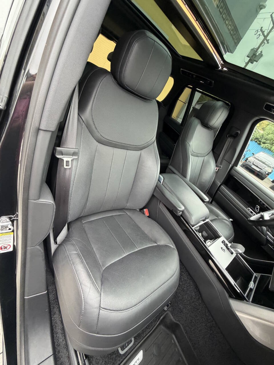 Used 2025 Land Rover Range Rover SE AWD/4WD image 23