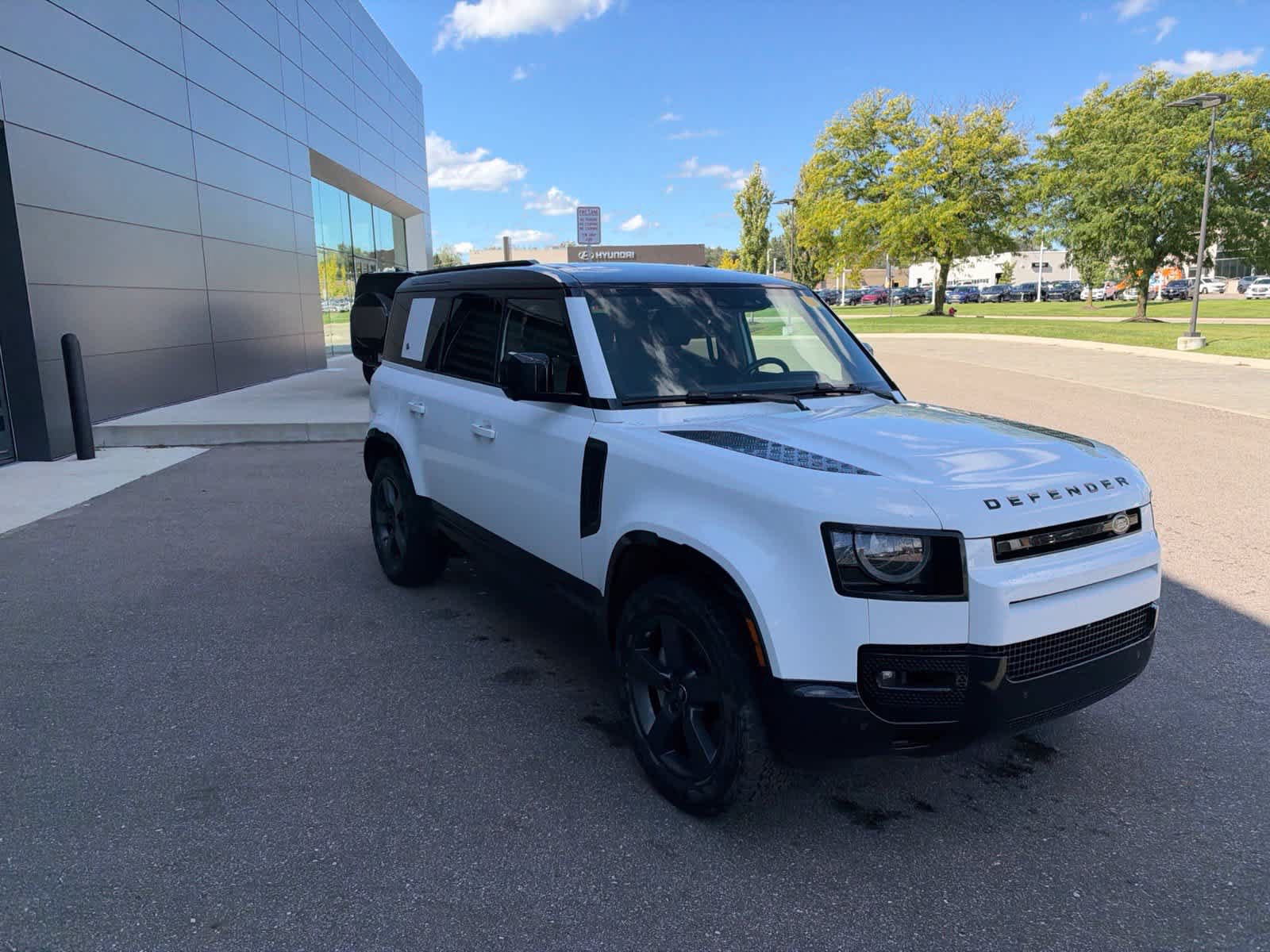 Used 2024 Land Rover Defender 110 X-Dynamic SE AWD/4WD image 7