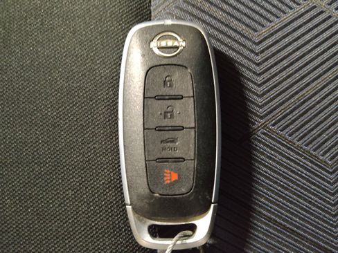 Used 2025 Nissan Versa SV FWD image 32