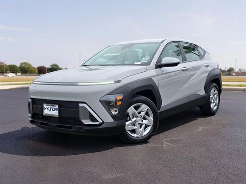 Certified 2025 Hyundai Kona SE FWD image 2