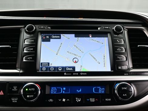 Used 2017 Toyota Highlander XLE image 21