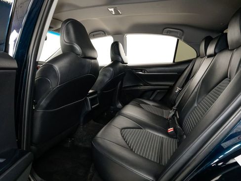 Used 2018 Toyota Camry SE image 19