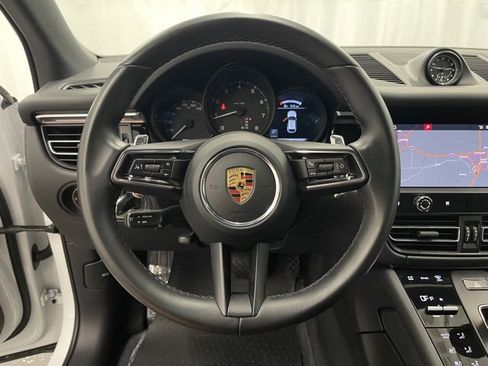 Used 2022 Porsche Macan Base image 11