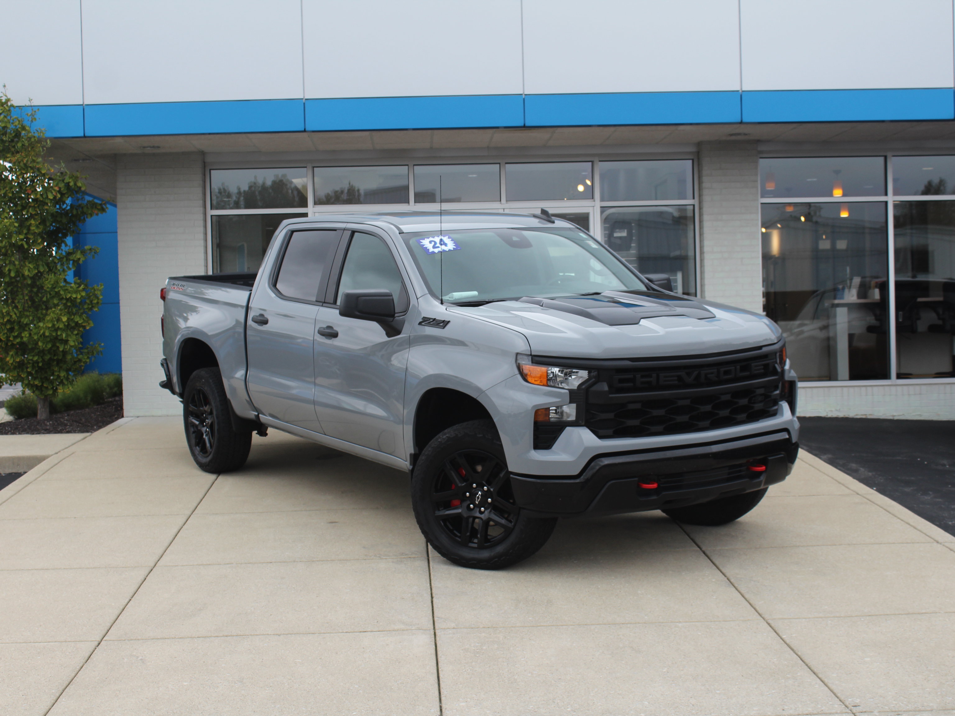 Certified 2024 Chevrolet Silverado 1500 Custom Trail Boss w/ LPO, Dark Essentials Package AWD/4WD image 4