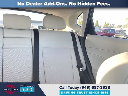 Certified 2025 Hyundai Kona Limited FWD image 9