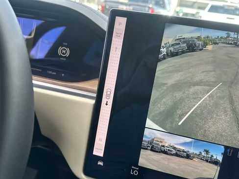 Used 2024 Tesla Model X image 16