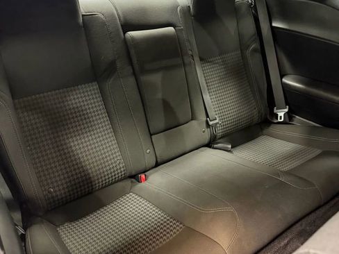 Used 2016 Dodge Challenger SXT RWD image 14