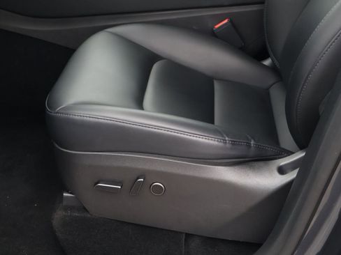 Used 2023 Tesla Model Y Long Range image 14