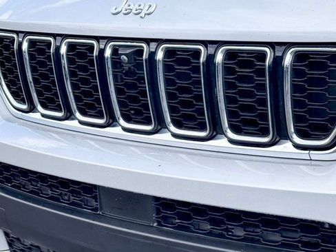 Used 2024 Jeep Grand Cherokee L Limited w/ Luxury Tech Group II image 6
