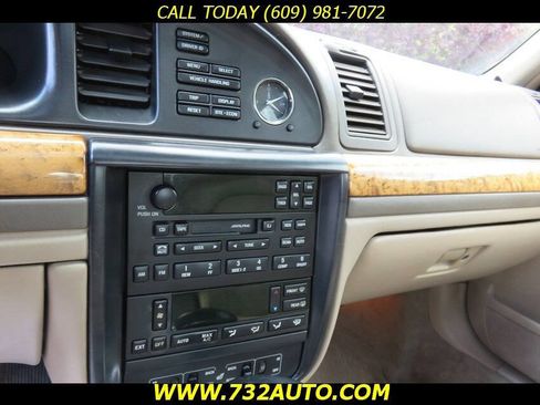 Used 2001 Lincoln Continental FWD image 11